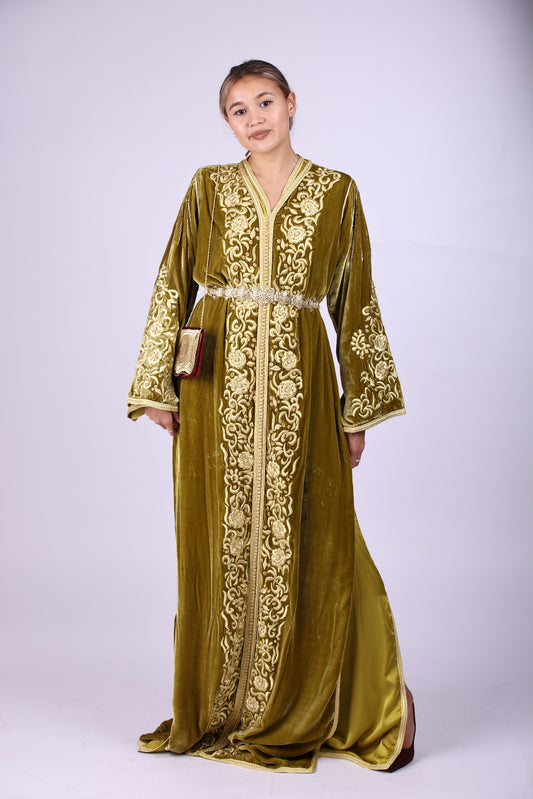 Royal kaftan. قفطان مخمل ملكي مطرز بـ "المجبود" الذهبي الأصيل