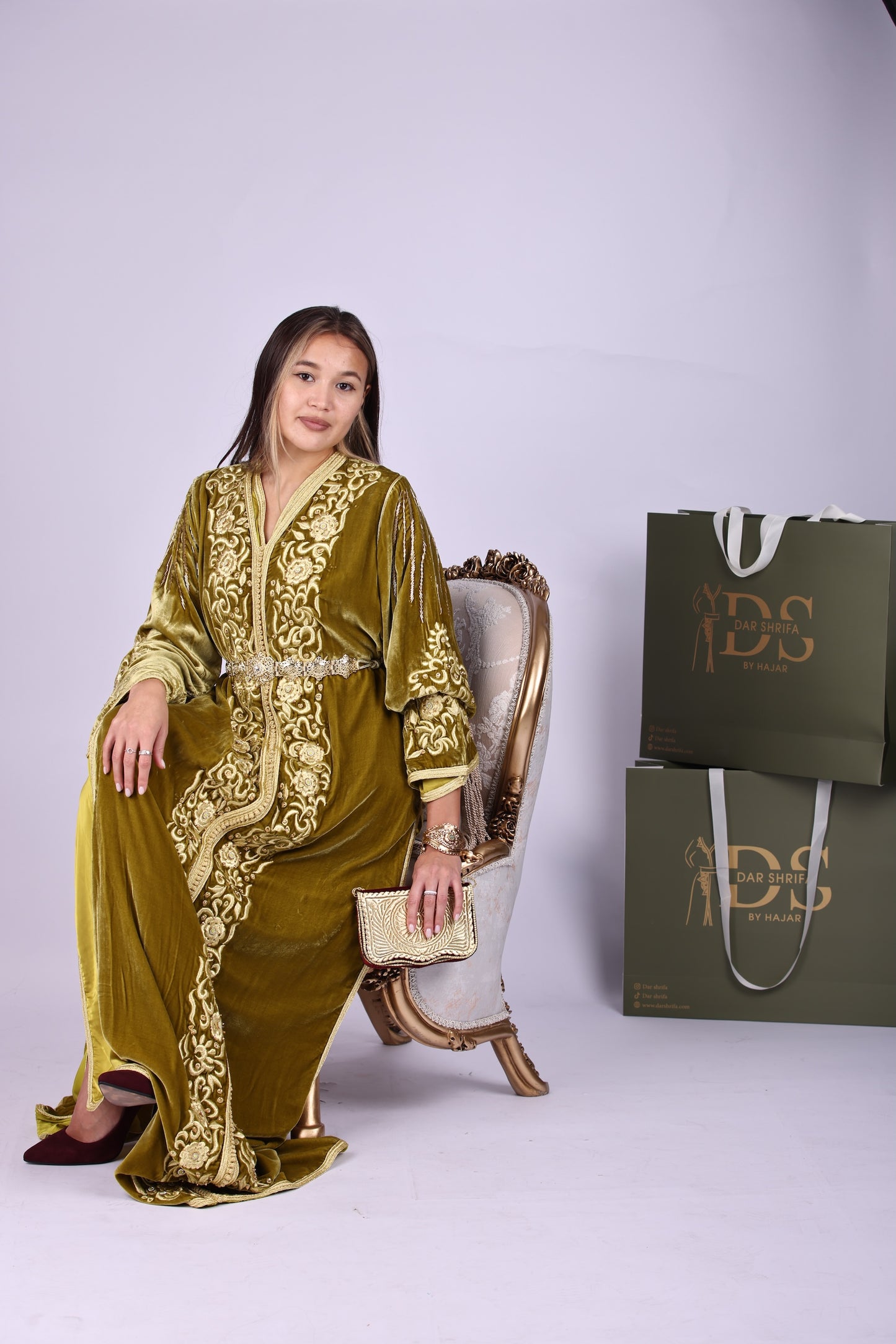 Royal kaftan. قفطان مخمل ملكي مطرز بـ "المجبود" الذهبي الأصيل