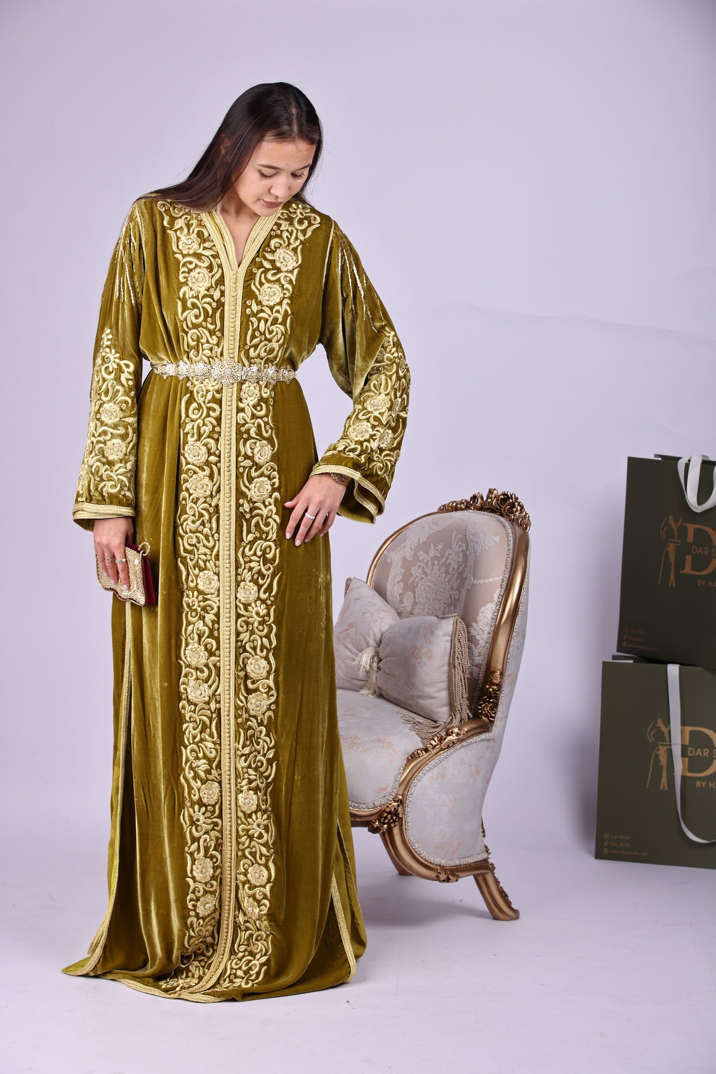 Royal kaftan. قفطان مخمل ملكي مطرز بـ "المجبود" الذهبي الأصيل