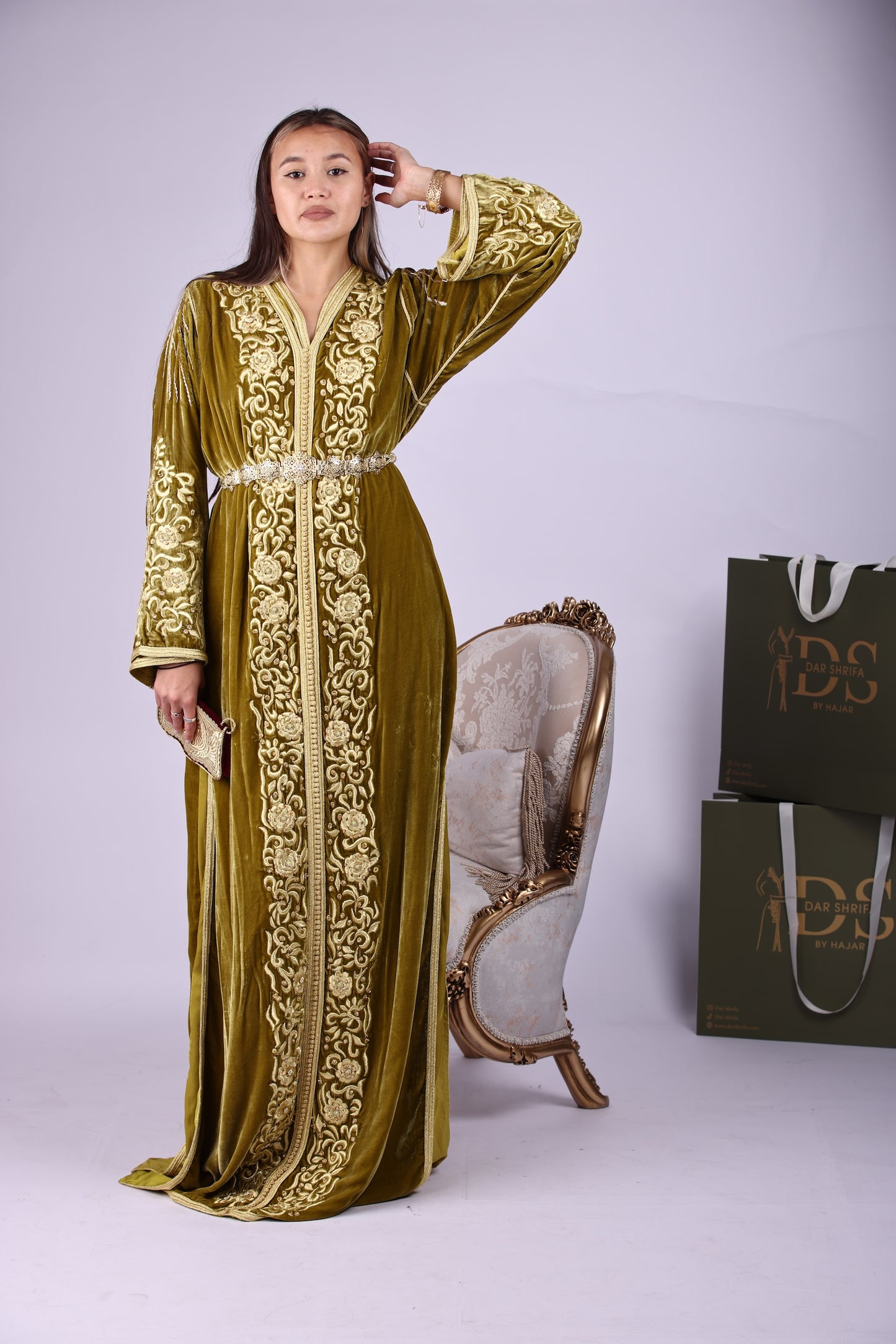 Royal kaftan. قفطان مخمل ملكي مطرز بـ "المجبود" الذهبي الأصيل