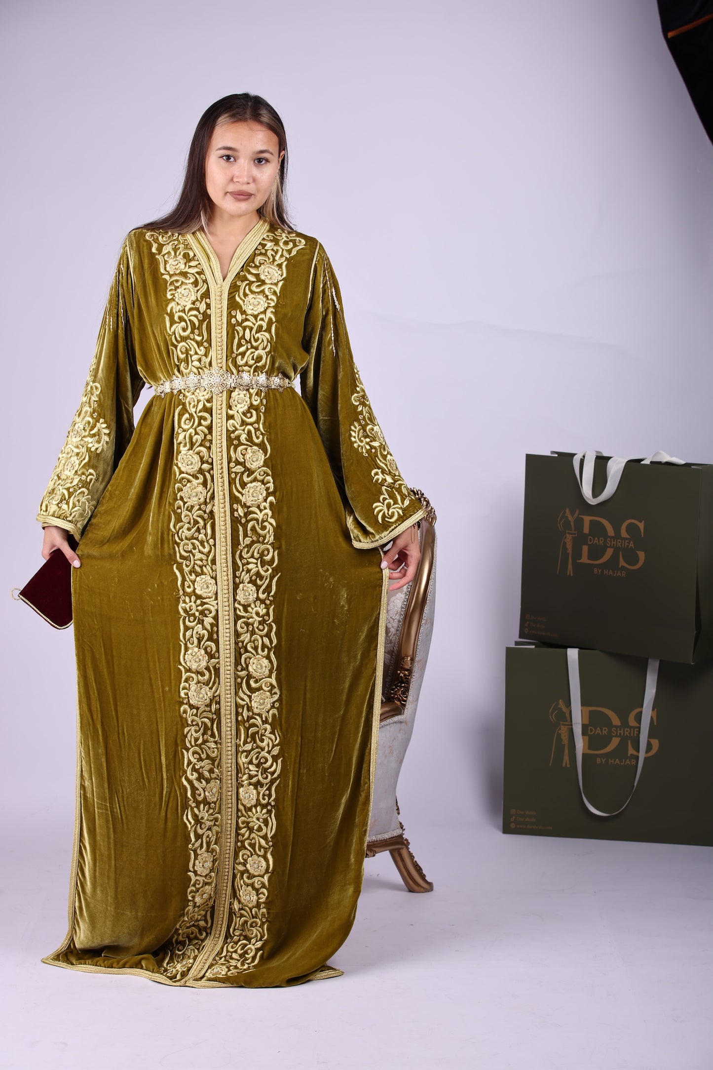 Royal kaftan. قفطان مخمل ملكي مطرز بـ "المجبود" الذهبي الأصيل